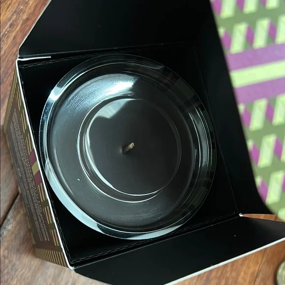 NEST Pistachio & Wild Fig Scented Candle - Picture 4 of 4